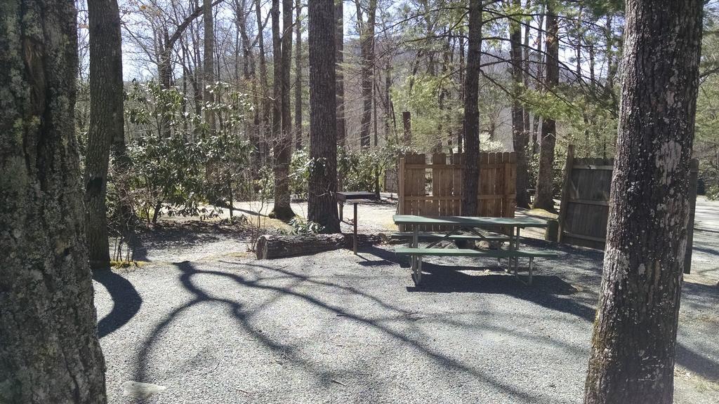 Linville Falls Campground, Rv Park, And Cabins Exterior foto