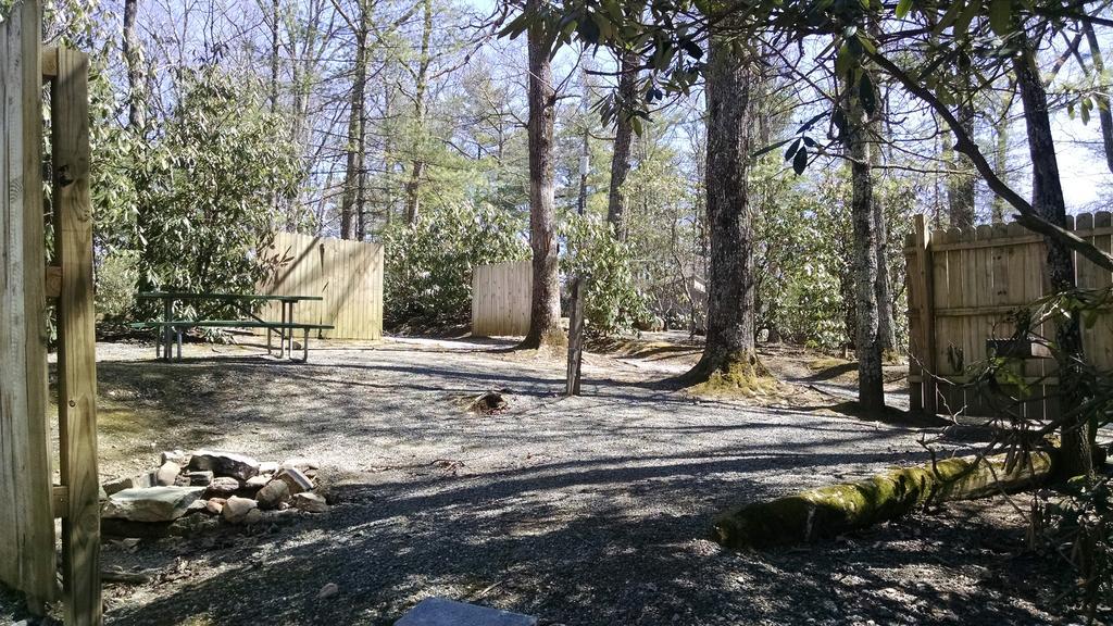 Linville Falls Campground, Rv Park, And Cabins Exterior foto