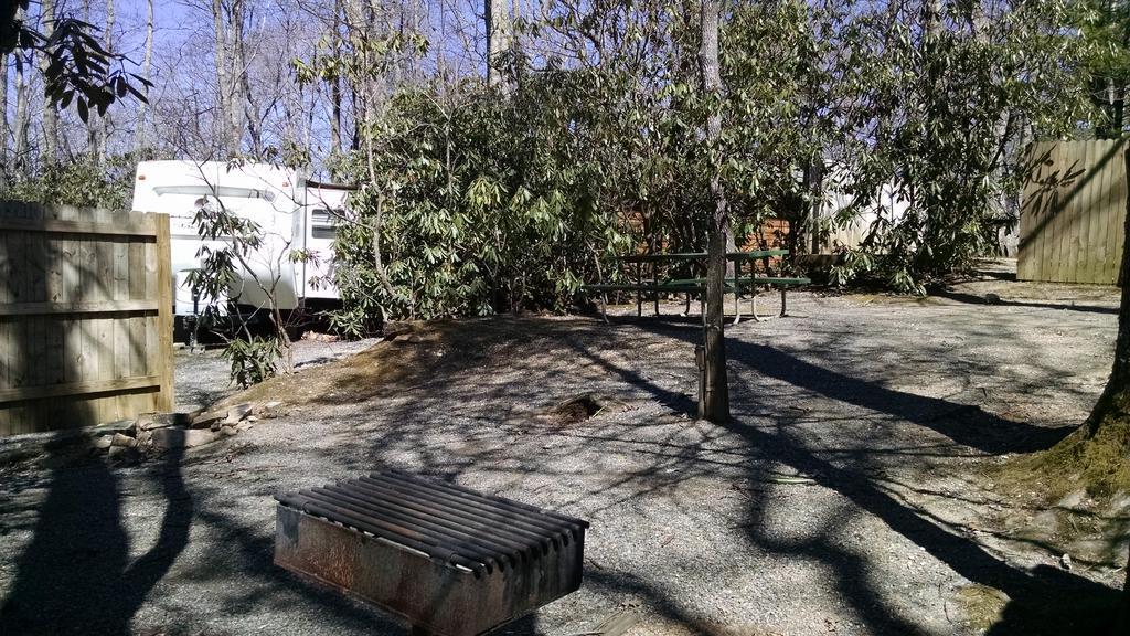 Linville Falls Campground, Rv Park, And Cabins Exterior foto