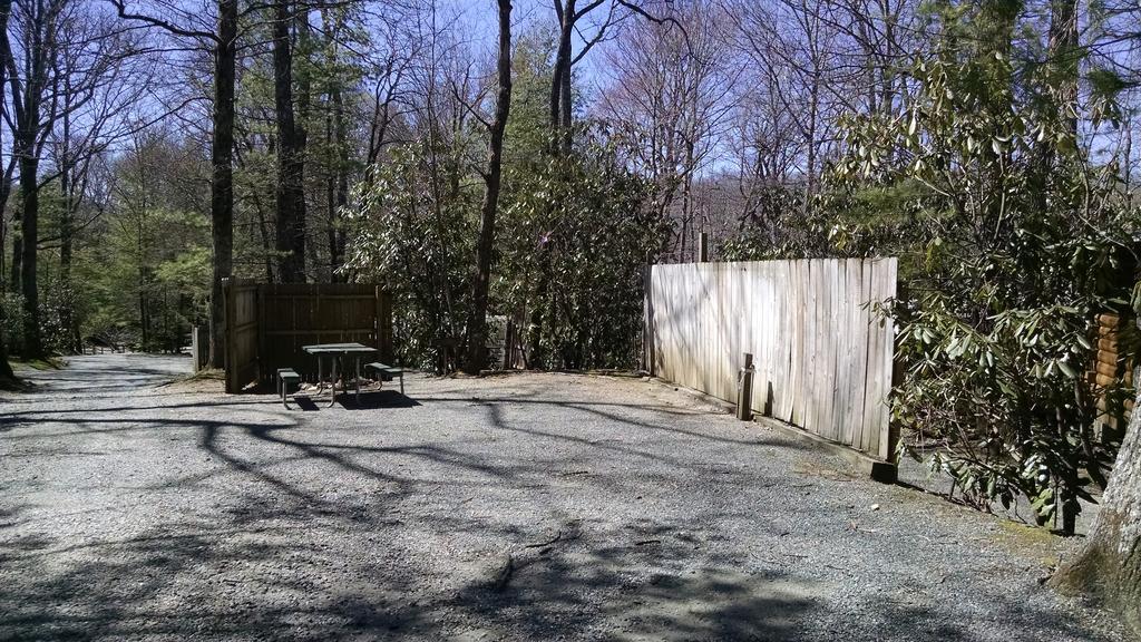 Linville Falls Campground, Rv Park, And Cabins Exterior foto