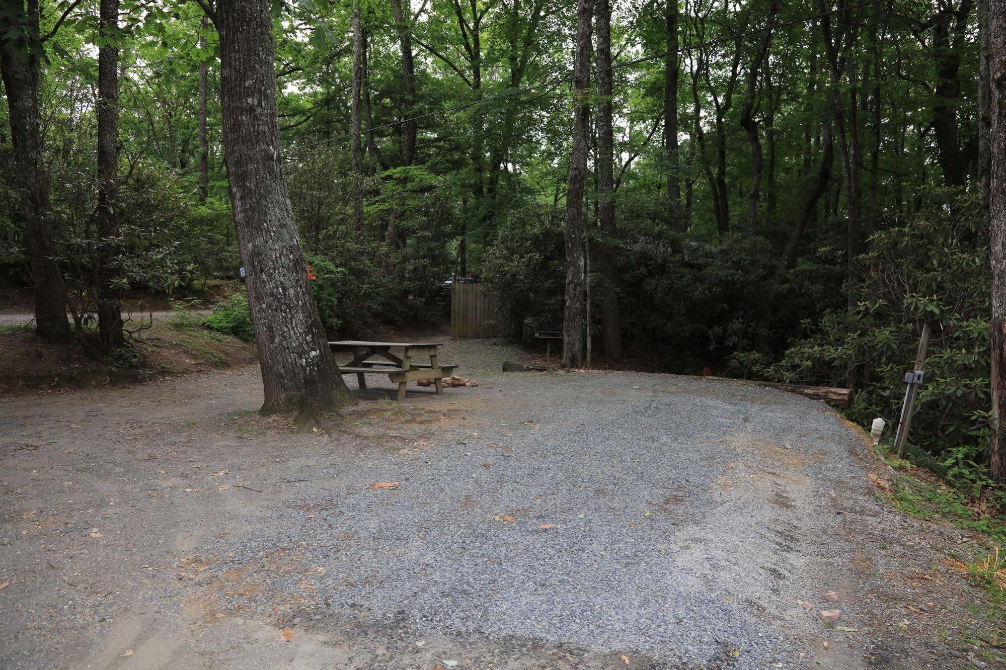 Linville Falls Campground, Rv Park, And Cabins Exterior foto